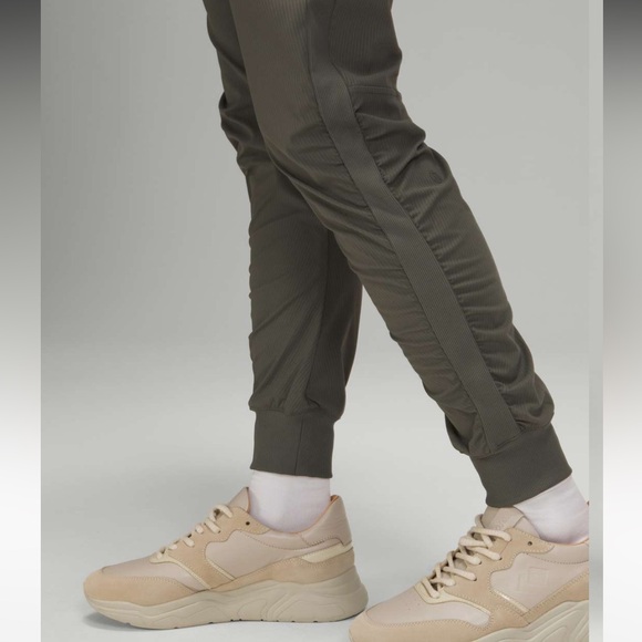 Lululemon Beyond the Studio Jogger Pant Grey Sage Lightweight Women Size 10 - Picture 3 of 16